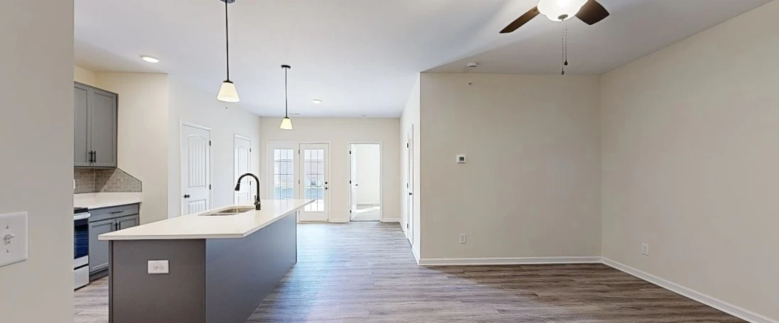 1BR, 1BA - 879 SF Virtual Tour